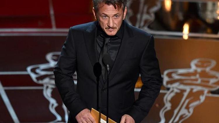 Oscar ödüllerinde Sean Penn şoku