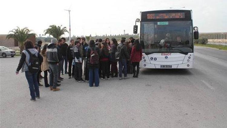 Üniversitelilerden belediye otobüsü eylemi