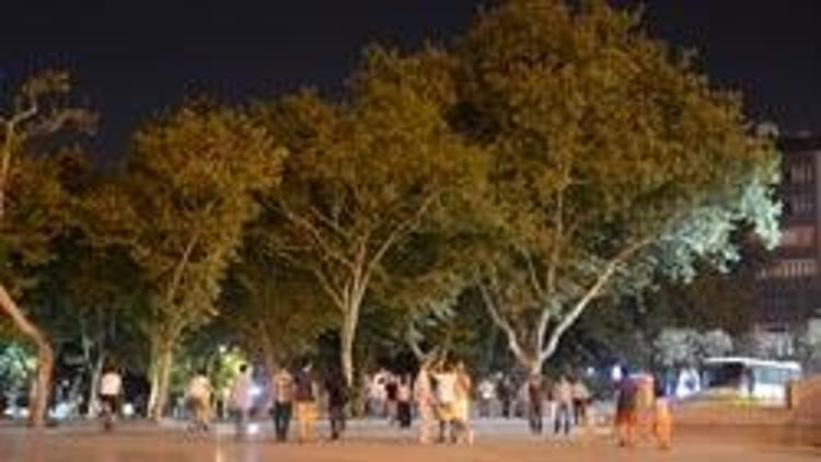 Gezi Parkı gece yarısı yeniden açıldı