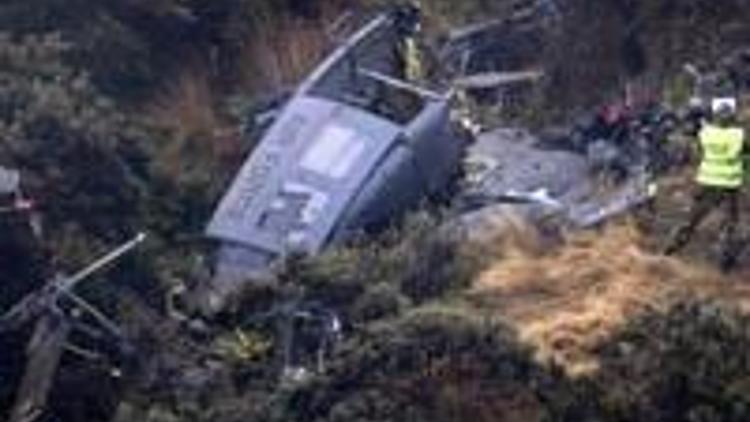 Yeni Zelandada Anzak kutlamalarına giden helikopter düştü