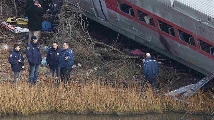 New York tren kazasında insanlar camlardan fırladı