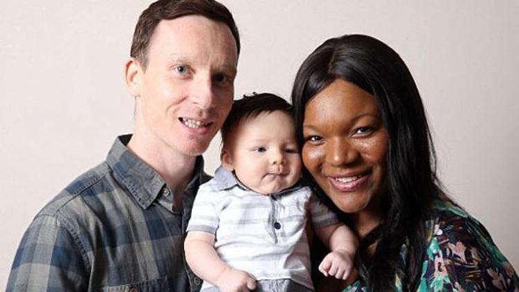 Nijeryalı annenin beyaz bebeği oldu