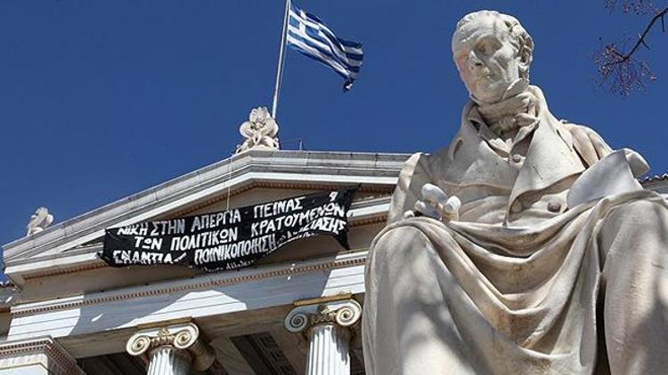 Anarşistler Atina Üniversitesini işgal etti