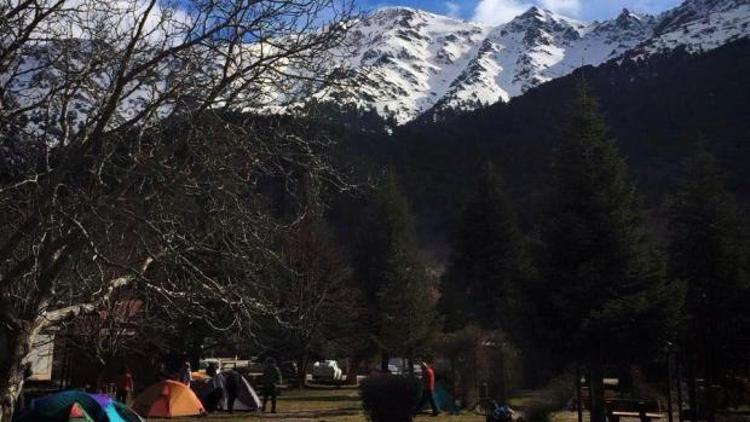 İzmirde 19 kişi mahsur kaldı: 1 dağcı öldü