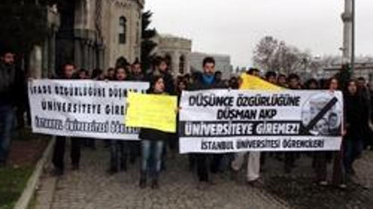 İfade Özgürlüğü Konferansı’na öğrencilerden protesto