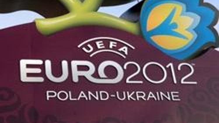 Merkel, Ukraynadaki Avrupa Şampiyonasını boykot edecek iddiası