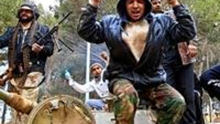 Libya’da isyancılar güçlenmeye devam ediyor