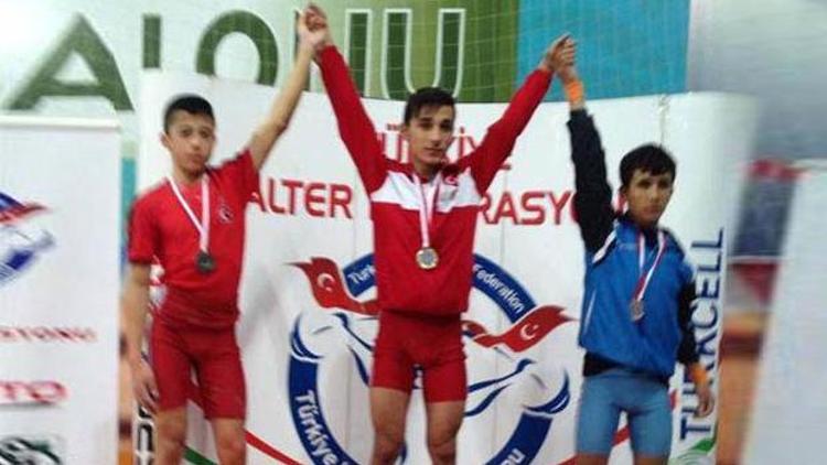Lise öğrencisi halter şampiyonu