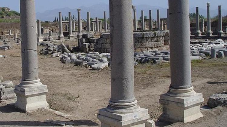 Perge binlerce yıl sonrayeniden ayağa kalkıyor