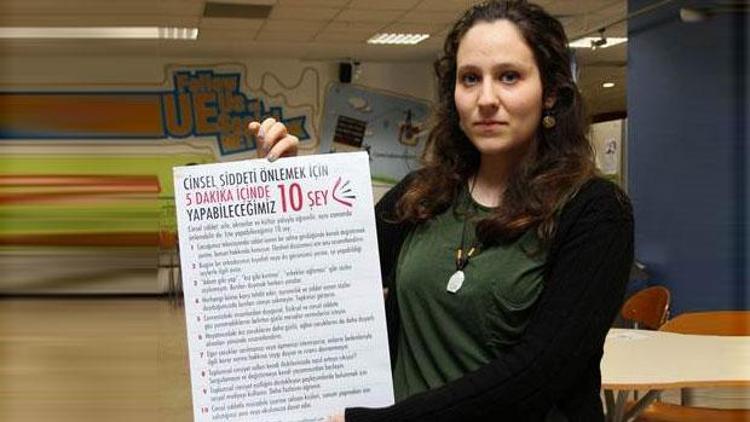 Üniversitelilerden kadına şiddete karşı afiş