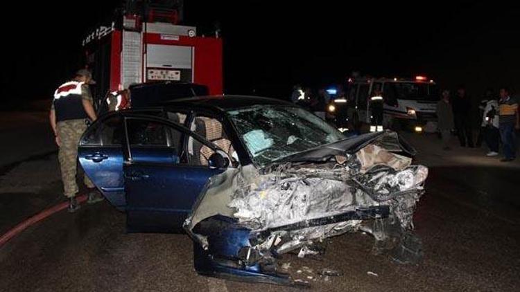 İki otomobil çarpıştı: 11 yaralı