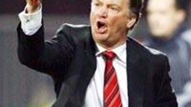 Bayern Münih, Van Gaal ile anlaştı