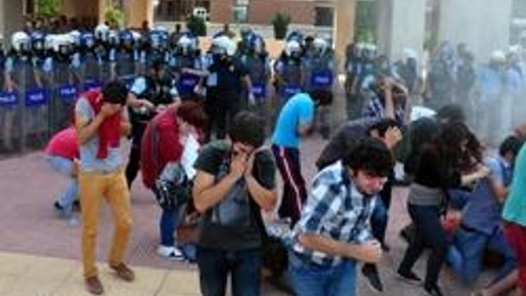 Protestocu öğrencilere biber gazı