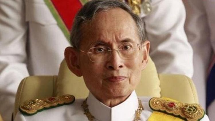 Taylandda krala hakarete 25 yıl hapis