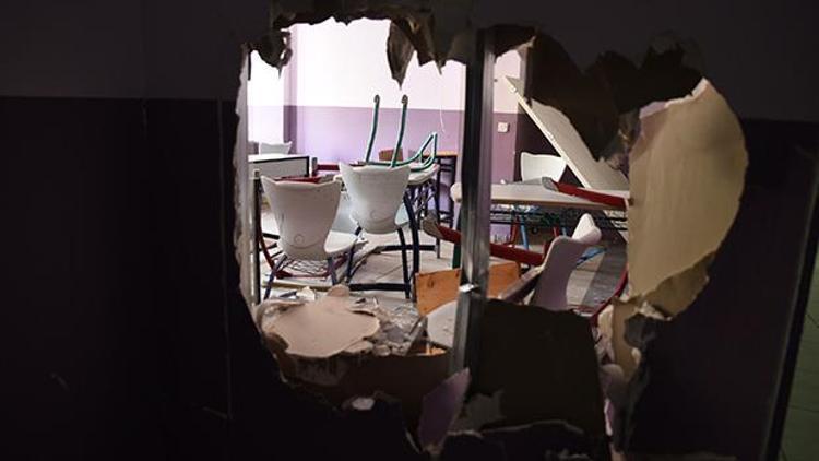 İflas eden özel okulun öğrencileri, binaya zarar verdi