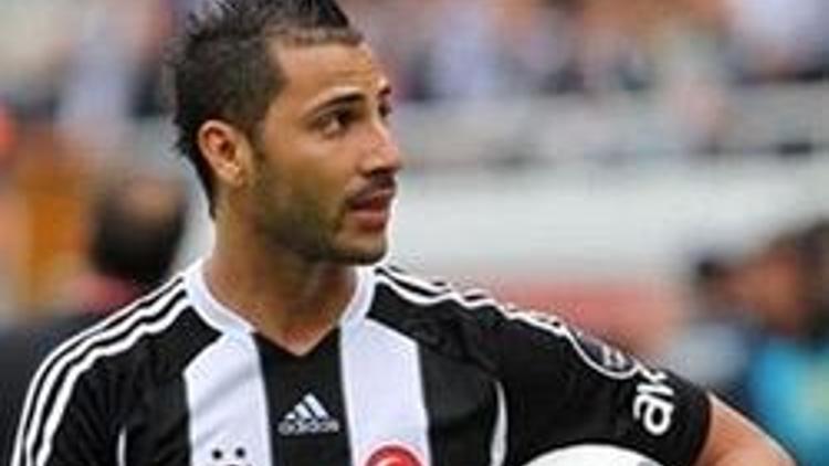 Quaresma gitmeyecek, Emre kalacak