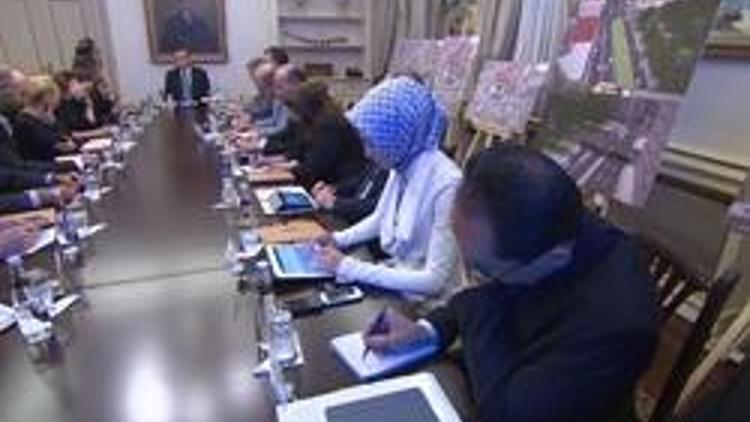 Sümeyye Erdoğan toplantıda Ipad ile not aldı