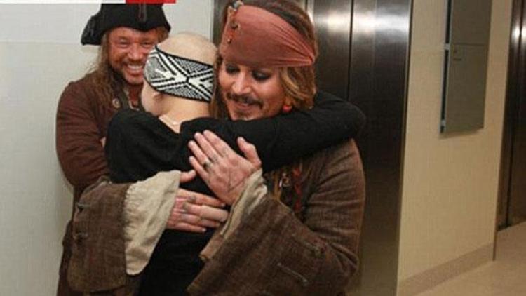 Kaptan Jack Sparrow bu kez sevince boğdu