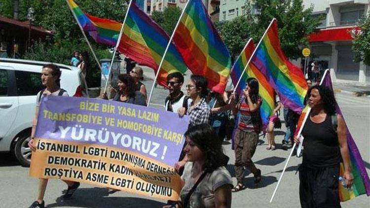 LGBTİ üyeleri Tuncelide yürüdü