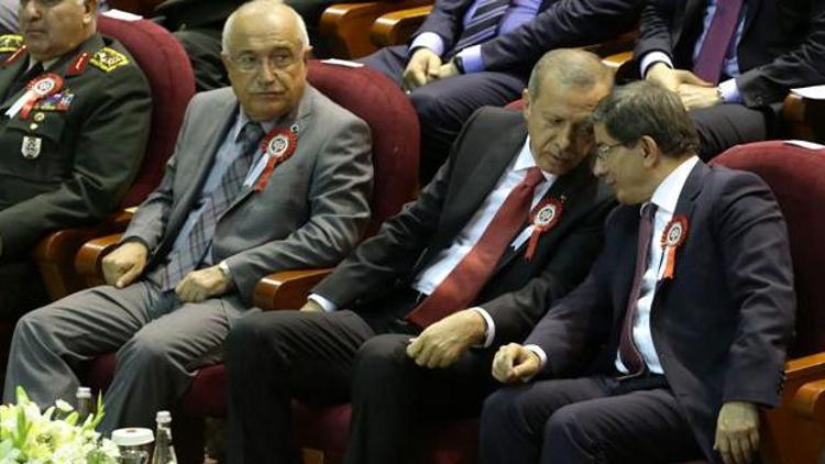 Erdoğan ve Davutoğlunun ilk resmi töreni