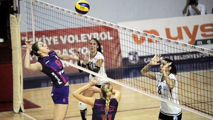 Voleybol Bayanlar Süper Kupada favoriler kazandı