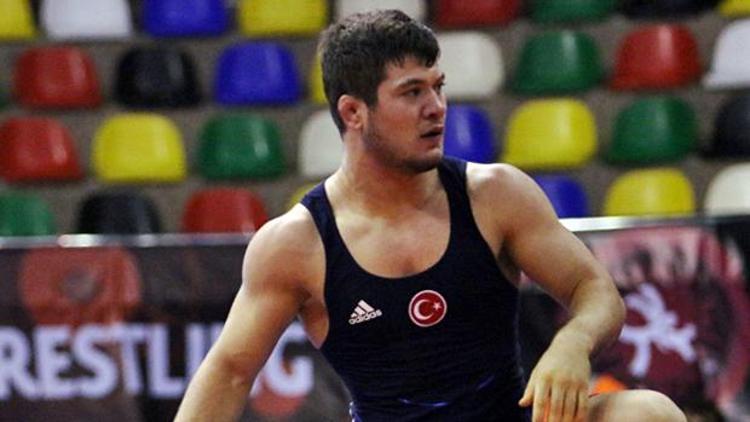 Milli güreşçi Cengiz Arslan, Avrupa şampiyonu oldu