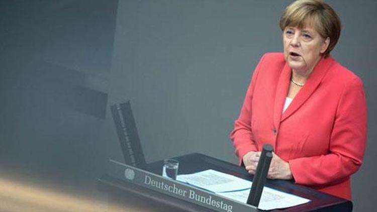 Merkel kaos olur dedi, vekiller Atinaya yardımı onayladı