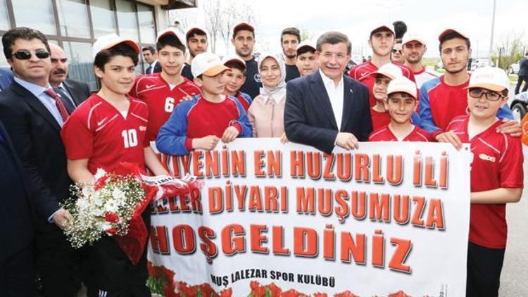 Başbakan Ahmet Davutoğlu: Kobani’de dökülen Kürt kanı benim kanım