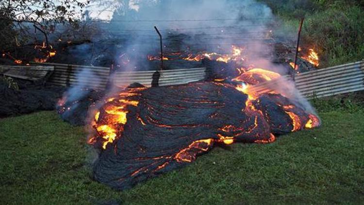 Hawaii’de volkanın püskürttüğü lavlar yerleşim bölgesine kadar ulaştı