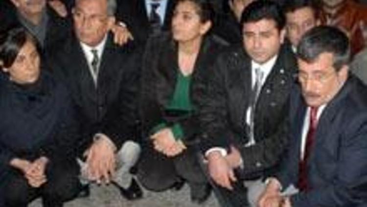 Diyarbakırda oturma eylemi, Yüksekova ve Cizrede olay