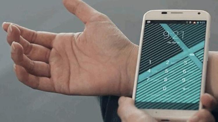 Motoroladan dövmeyle açılan ekran kilidi