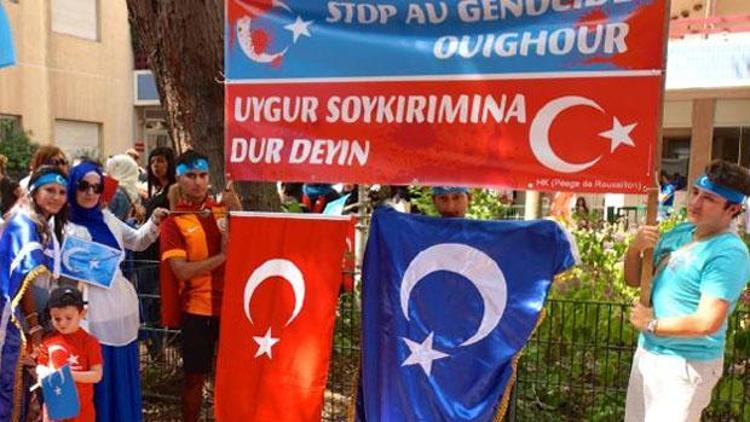 Uygur Türklerine yapılan şiddet Lyon kentinde protesto edildi