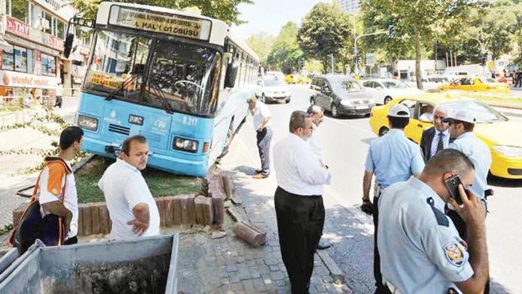 2 halk otobüsü kazası: 1 ölü 30 yaralı