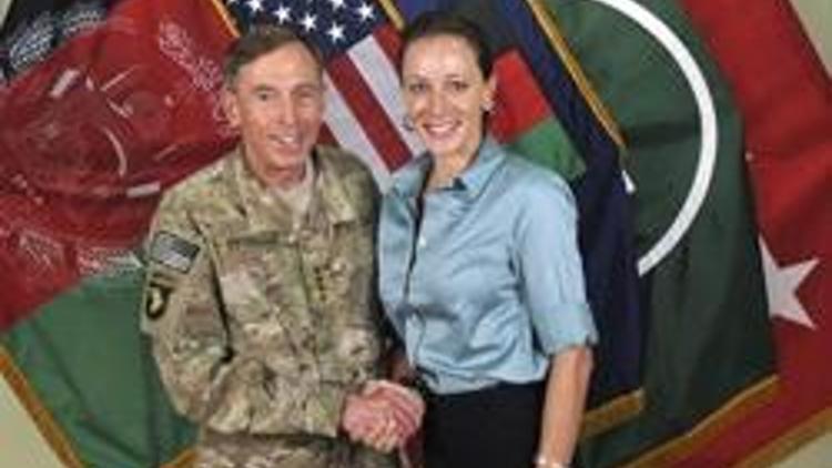 FBI, Petraeus skandalını yazın öğrenmiş