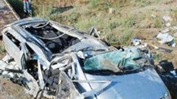 Gurbetçi otomobili şarampole yuvarlandı: 5 ölü