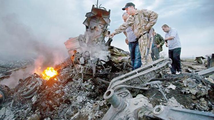 Malezya Havayollarının uçağı Ukraynanın doğusunda düşürüldü