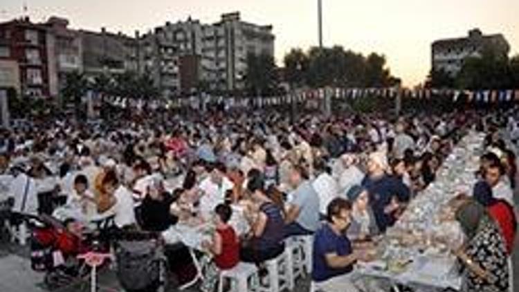 Çanakkale Cumhuriyet Meydanında 5 bin kişilik iftar