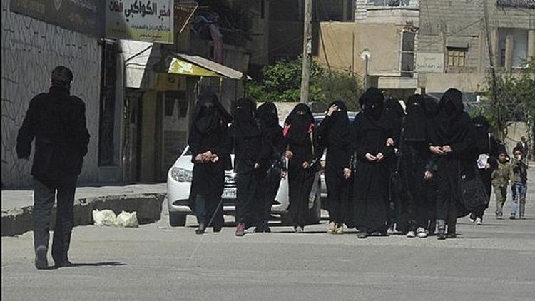 IŞİD militanları maaşlarını seksi iç çamaşırları ve cinsel gücü artıran haplara yatırıyor