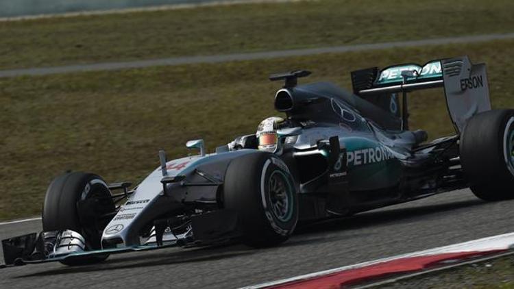 Hamilton üst üste 3. kez pole pozisyonunda