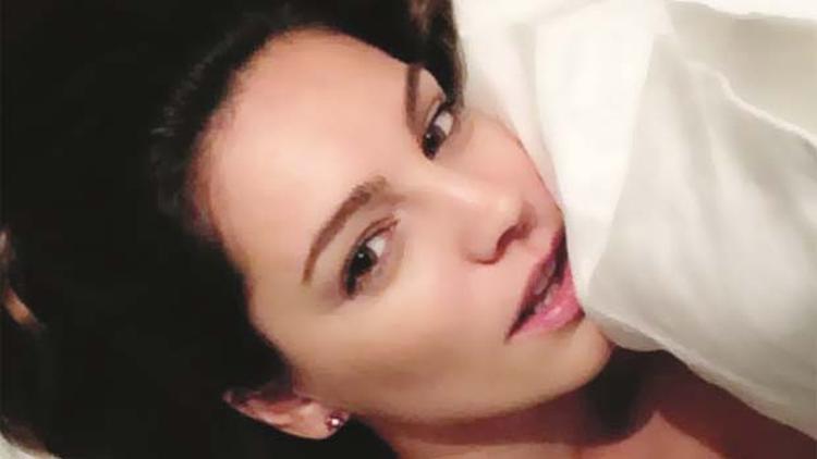 Kelly Brook'un yine çıplak fotoğrafları çıktı! Kelly Brook'un yine çıplak fotoğrafları çıktı!