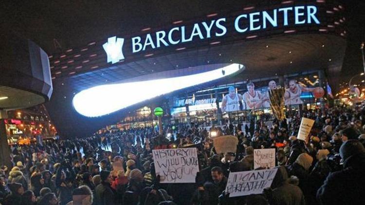 NBA maçına Ferguson protestosu ve Kraliyet çifti damga vurdu