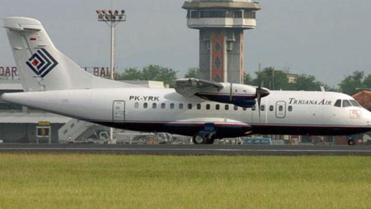 Endonezyada 54 kişiyi taşırken kaybolan uçağın enkazına ulaşılmaya çalışılıyor