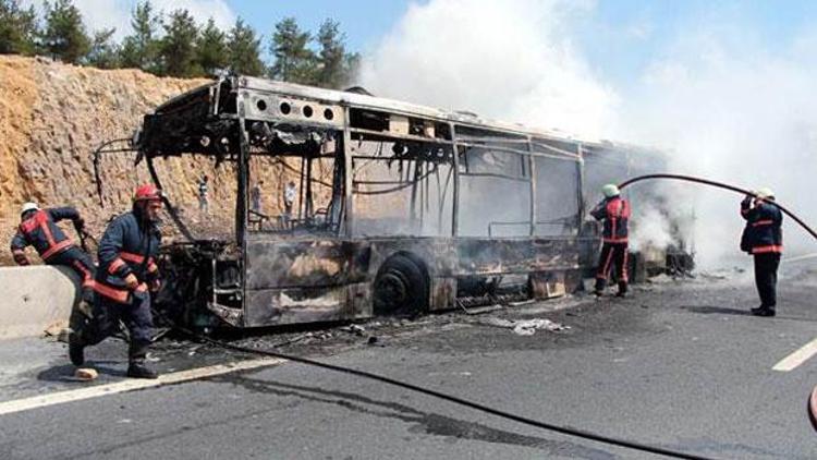 Kavacıkta halk otobüsü yandı: 4 kişi öldü