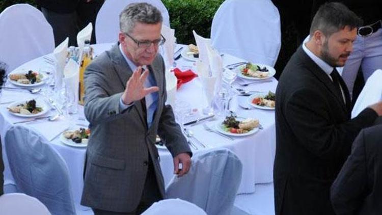 Maiziere Berlinde iftara katıldı