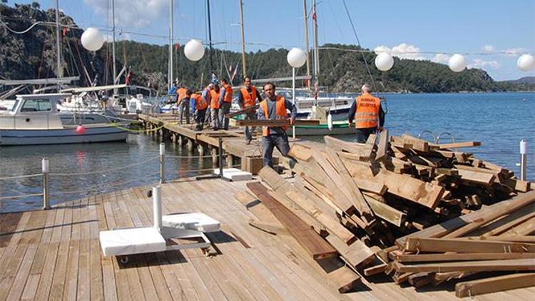 Marmariste kaçak iskeleler yıkılmaya başlandı