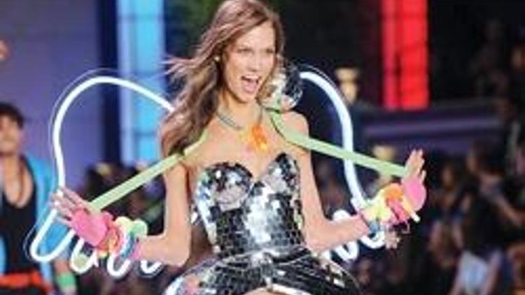 Karlie Kloss ‘ev’lendi