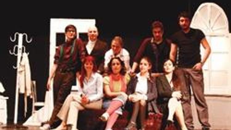 İzmir’in yeni tiyatro grubu ‘Perde’ dedi