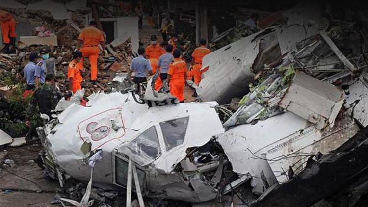 Tayvandaki uçak kazasında 48 kişi öldü, 10 kişi kurtuldu