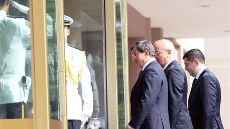 Ahmet Davutoğlu, Başbakan vekili olarak ilk kez Başbakanlıkta