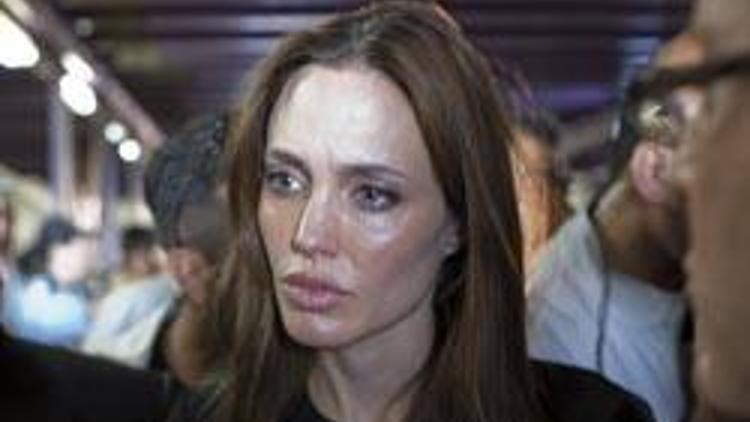 Angelina, Esadların kankası çıktı